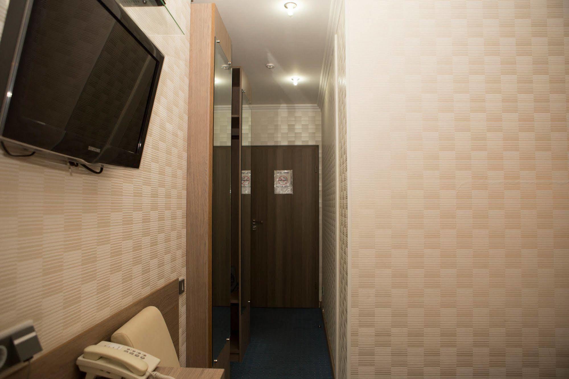Hotel Elegant キエフ エクステリア 写真