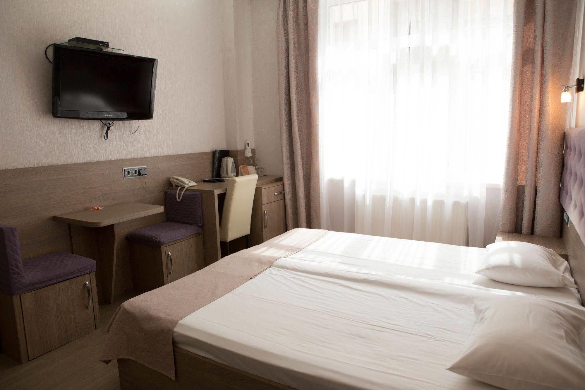 Hotel Elegant キエフ エクステリア 写真