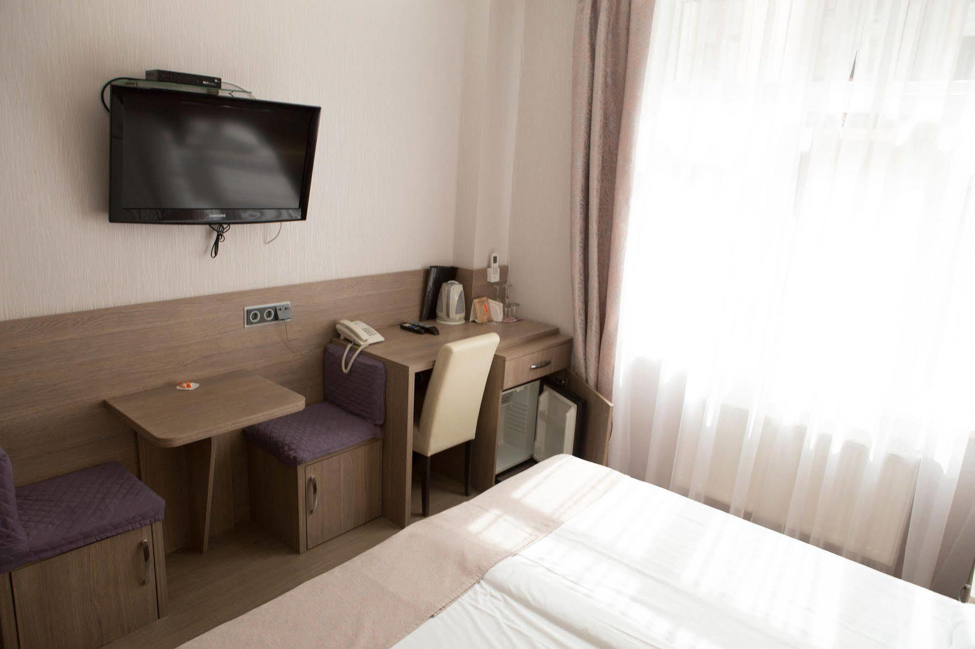 Hotel Elegant キエフ エクステリア 写真