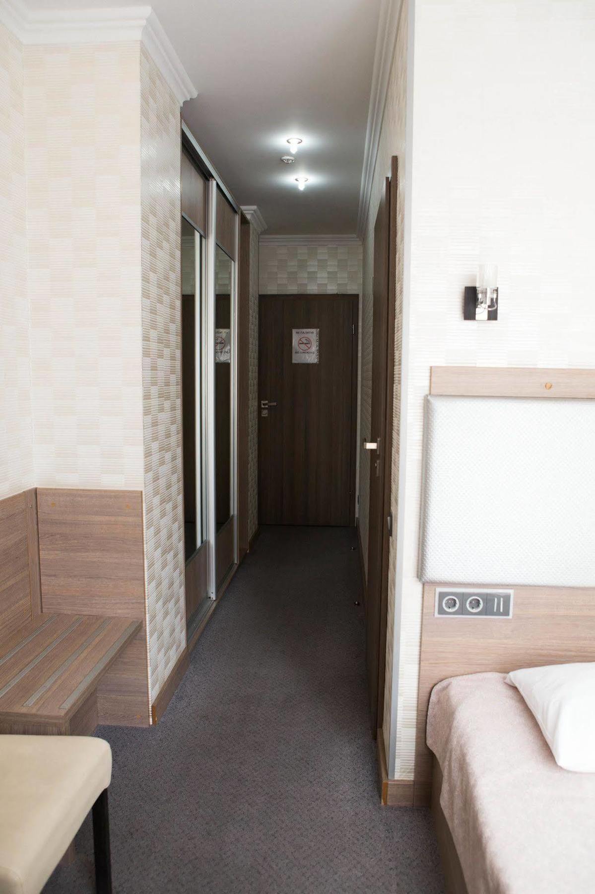 Hotel Elegant キエフ エクステリア 写真